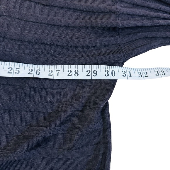 St. John 100% wool Ribbed Pattern super Lightweight Knit oversized sweater EUC - Picture 13 of 14